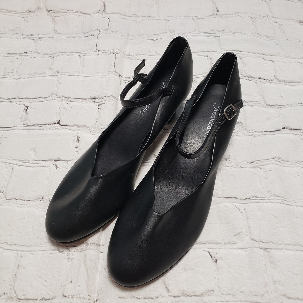 Theatricals pro Women's Dancing Shoes.